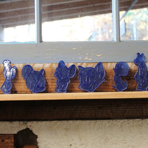 Retro 1965 Vintage Tom and Jerry cookie cutters set of 6 - Picture 3 of 16